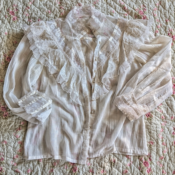Delicate White Ruffle Lace Button-Up Blouse - Picture 4 of 9